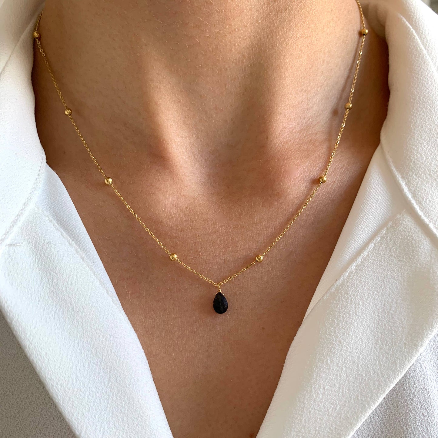 Collar con colgante de piedra fina