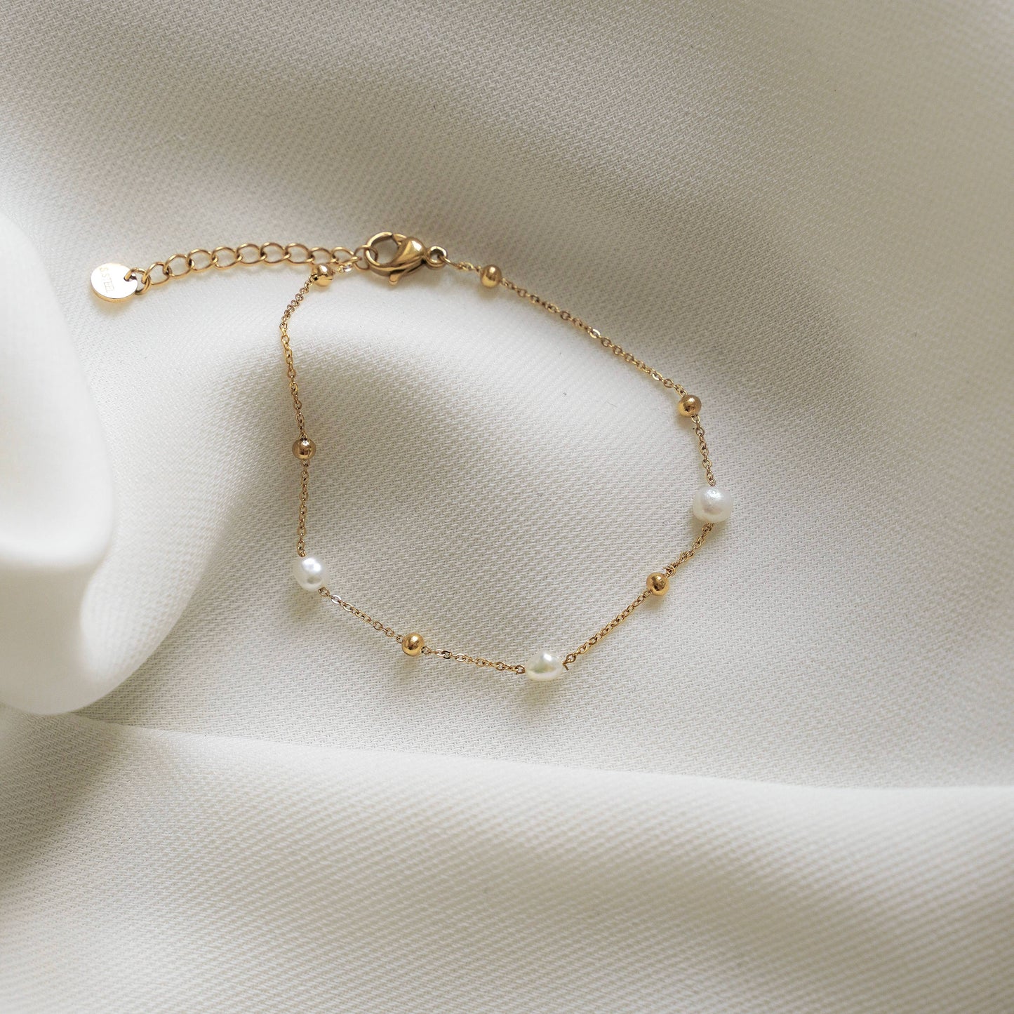 Pulsera fina de perlas de agua dulce