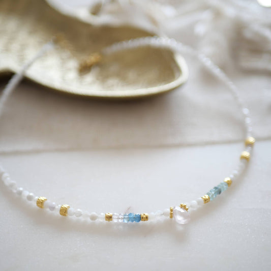 Collar Kanti de Morganita, Piedra Luna y Cuarzo Rosa
