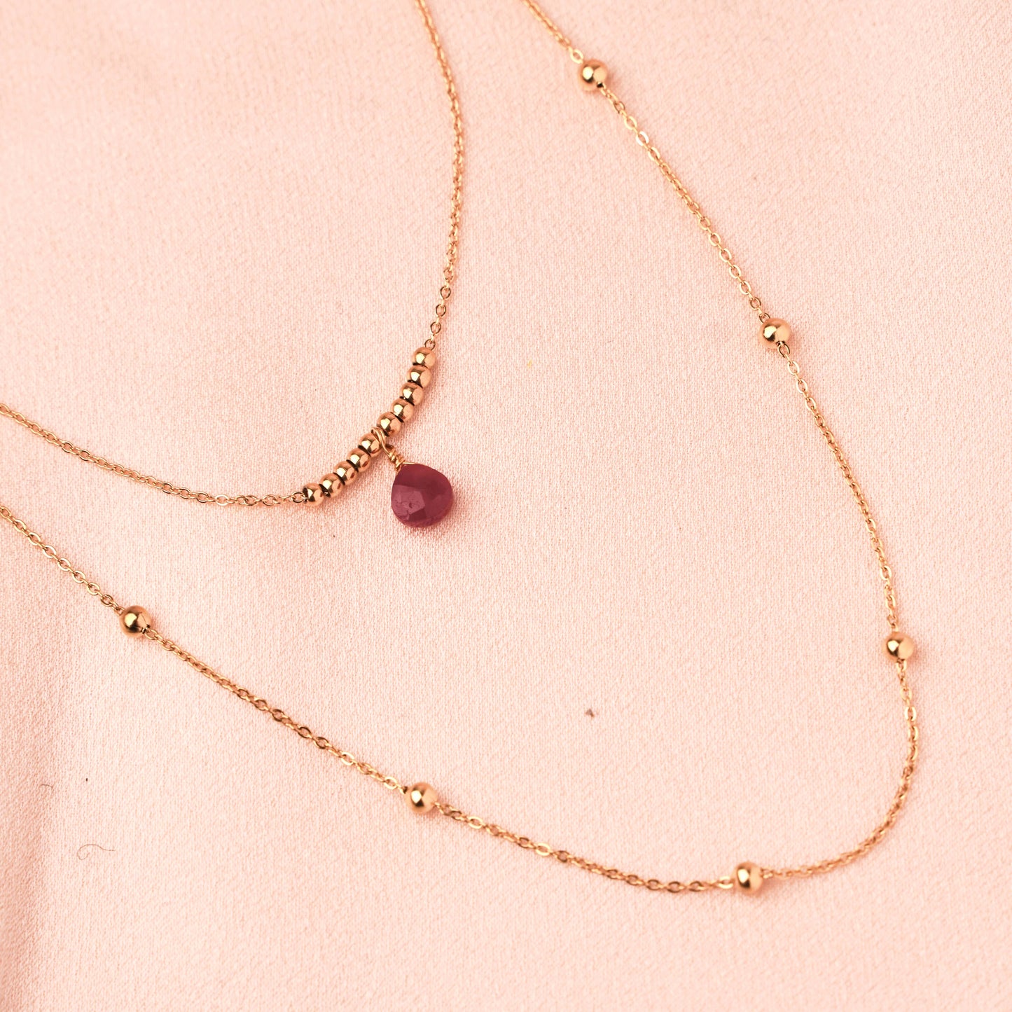 Collar fino de piedra natural cuarzo rosa o rubí de doble hilera