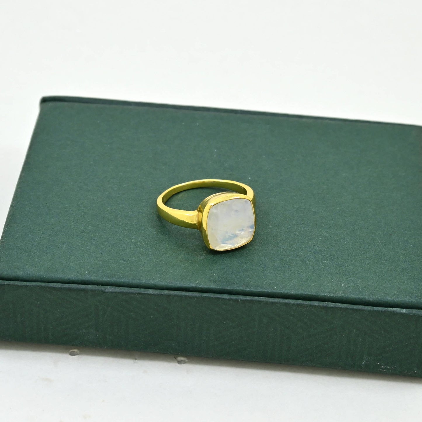 Anillo Lavinia de Plata Bañada en Oro - Piedra Lunar