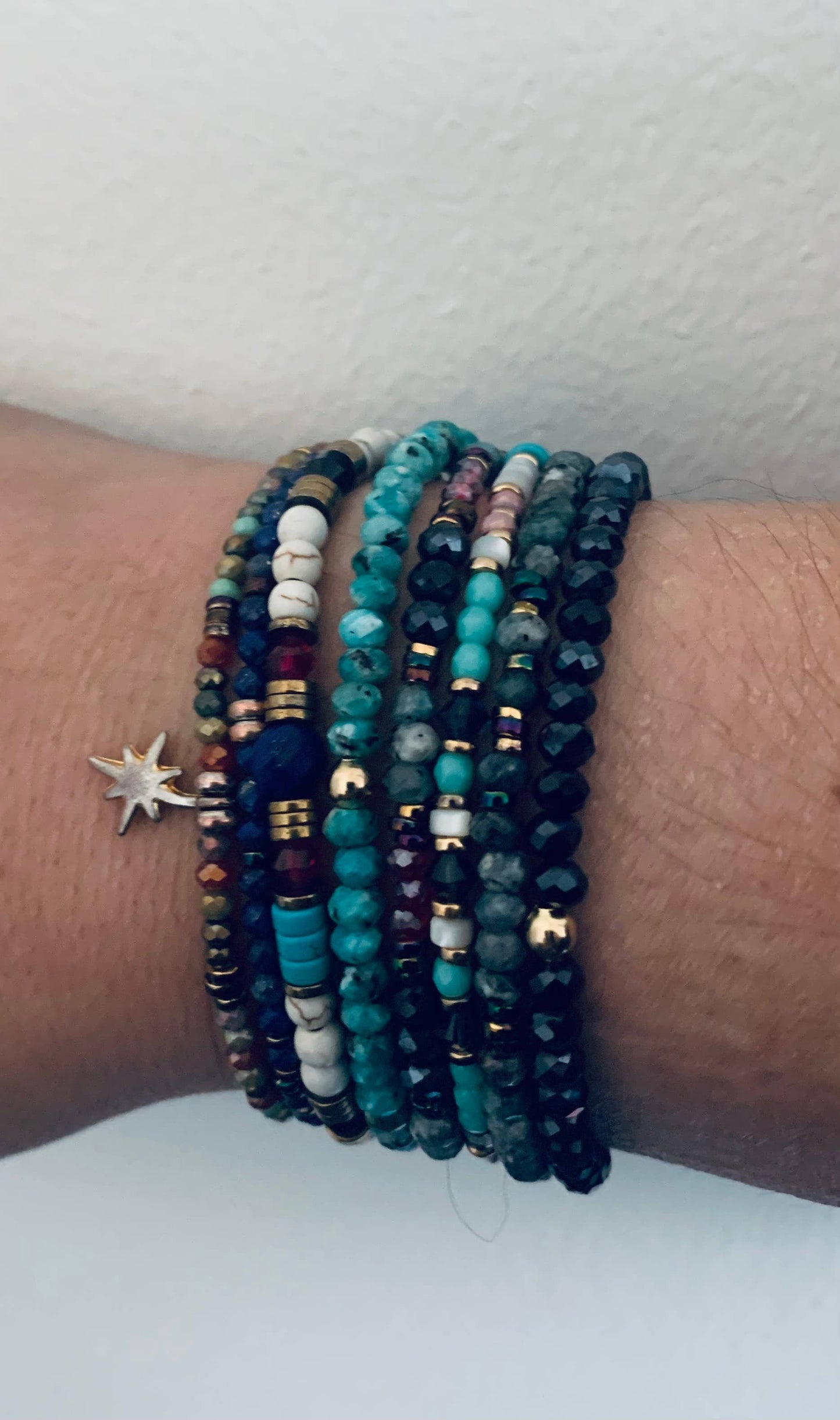 Pulsera de perlas azul medianoche
