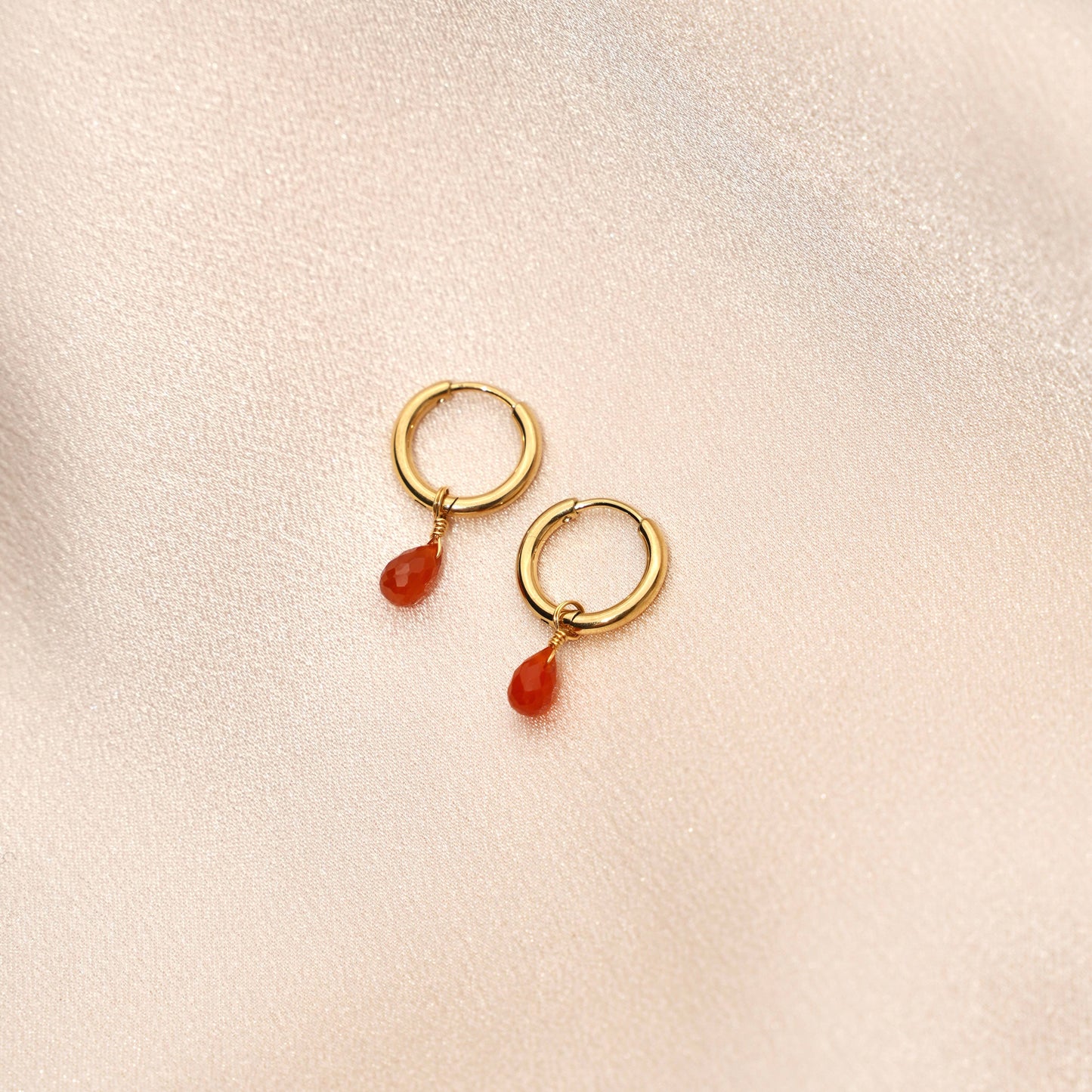 Pendientes de acero mini aros con gota roja