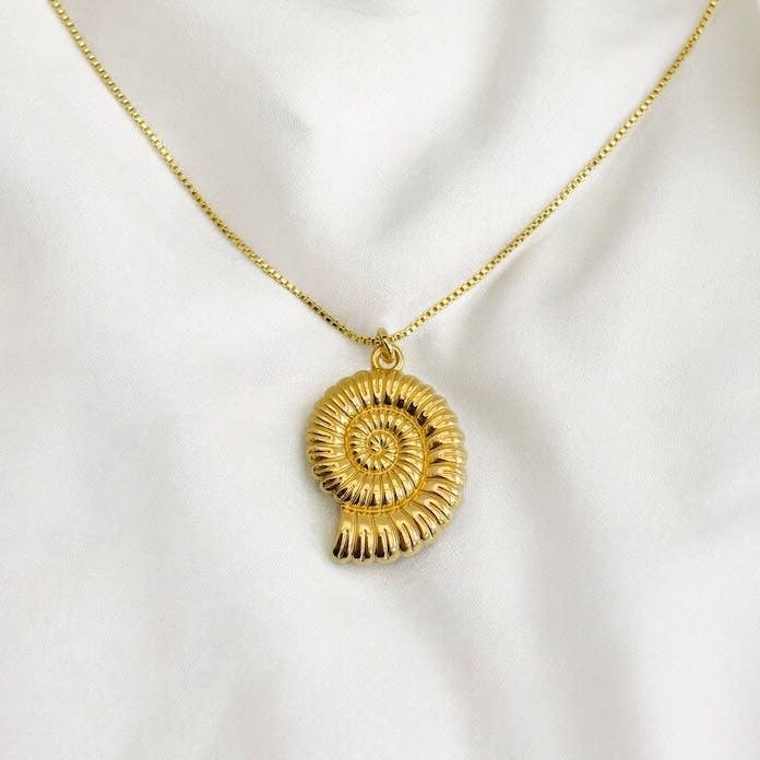 Collar Beach Gold