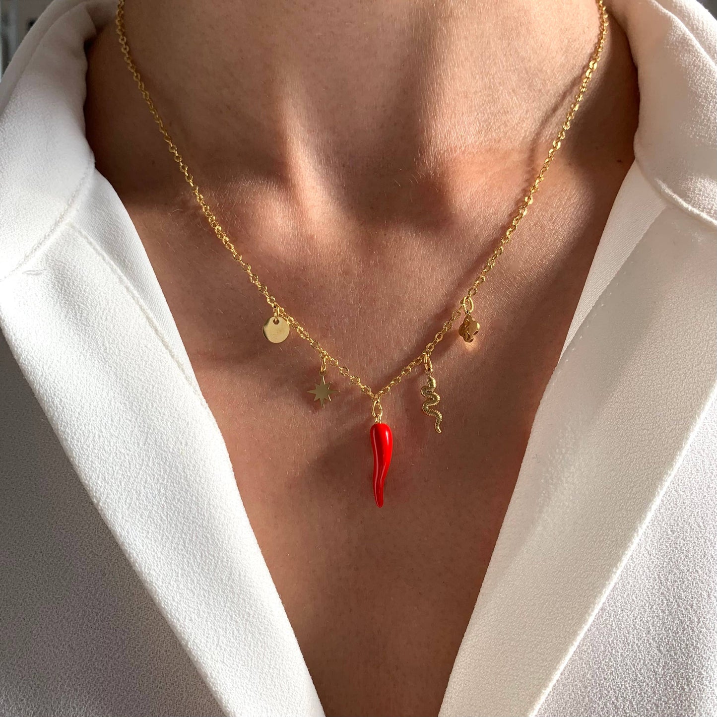 Collar con colgantes