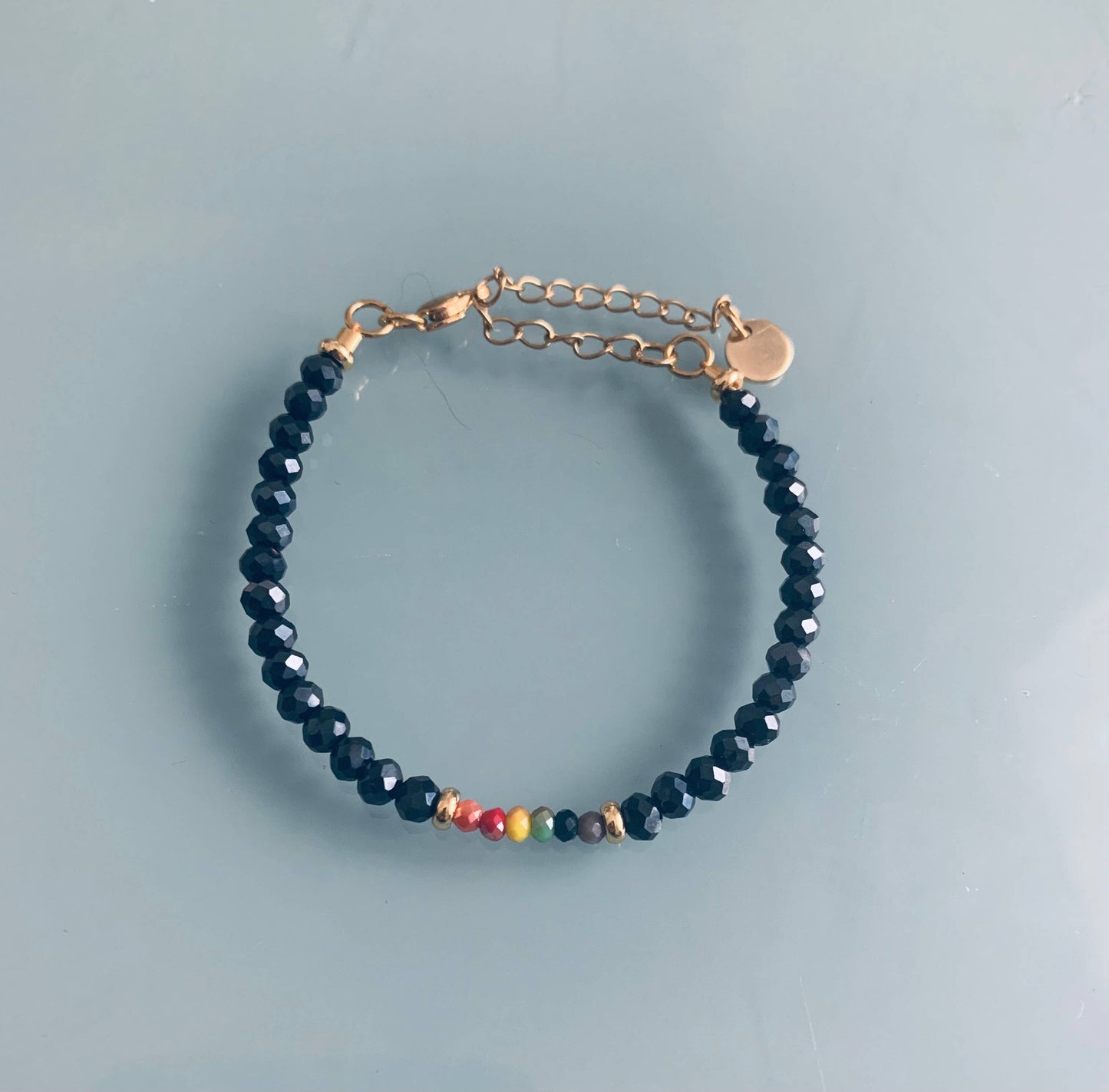 Pulsera de perlas azul medianoche y arcoíris, pulsera de piedras