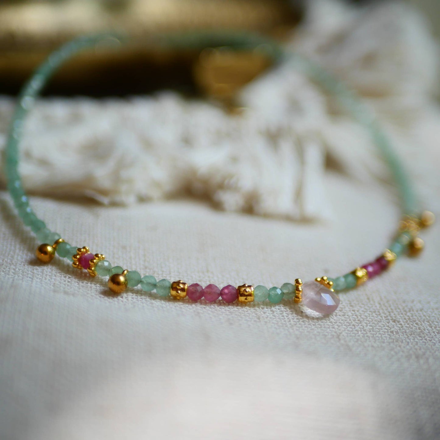 COLLAR VICAR DE AVENTURINA, TOPACIO ROSA Y CUARZO ROSA