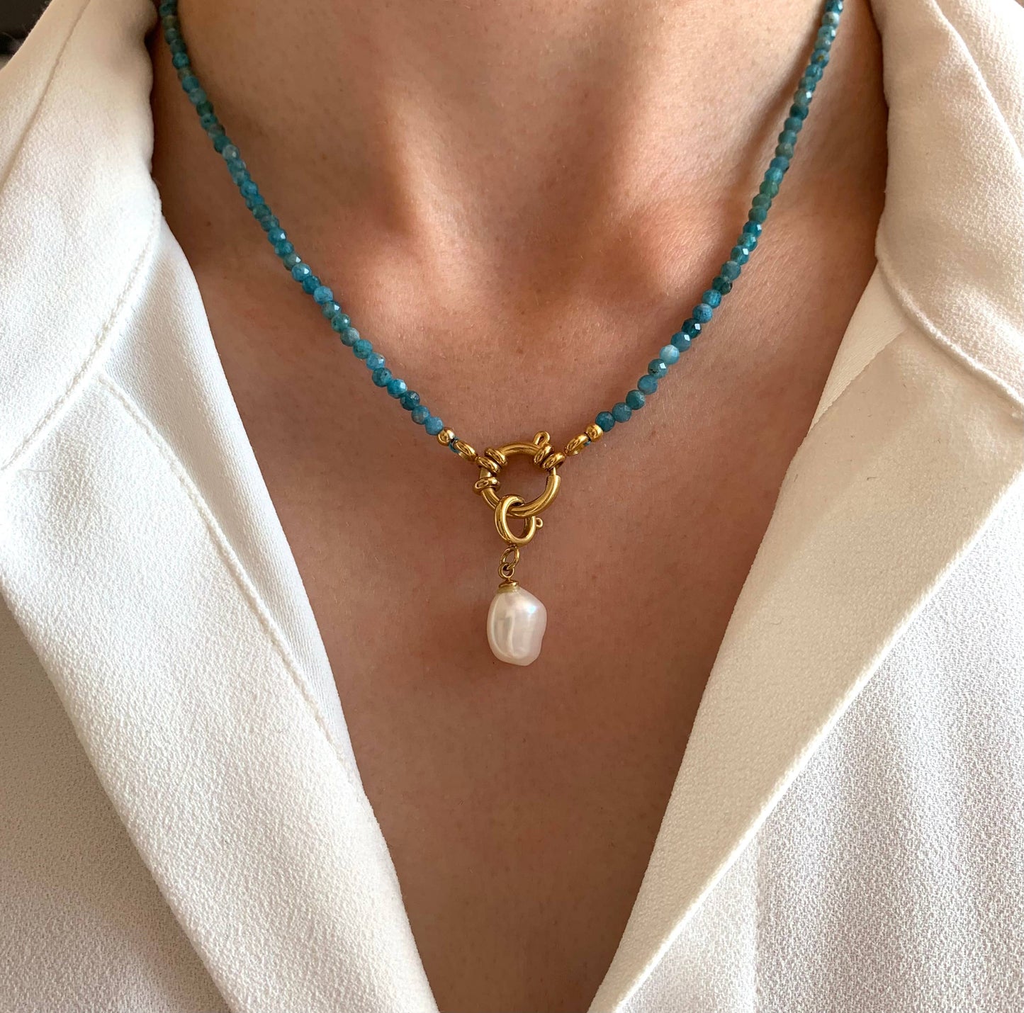 Collar de de acero con piedra natural apatita azul