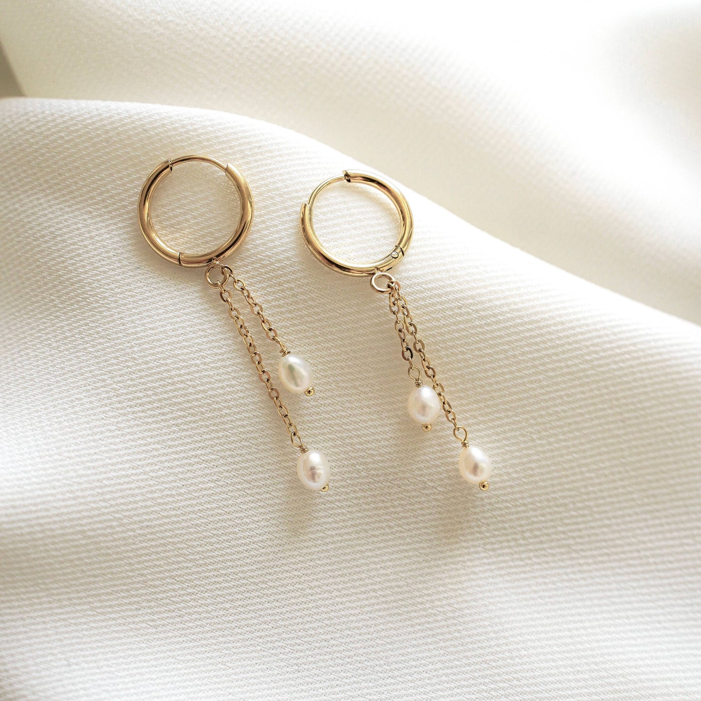 Pendientes de aro con colgantes de cadenas y perlas