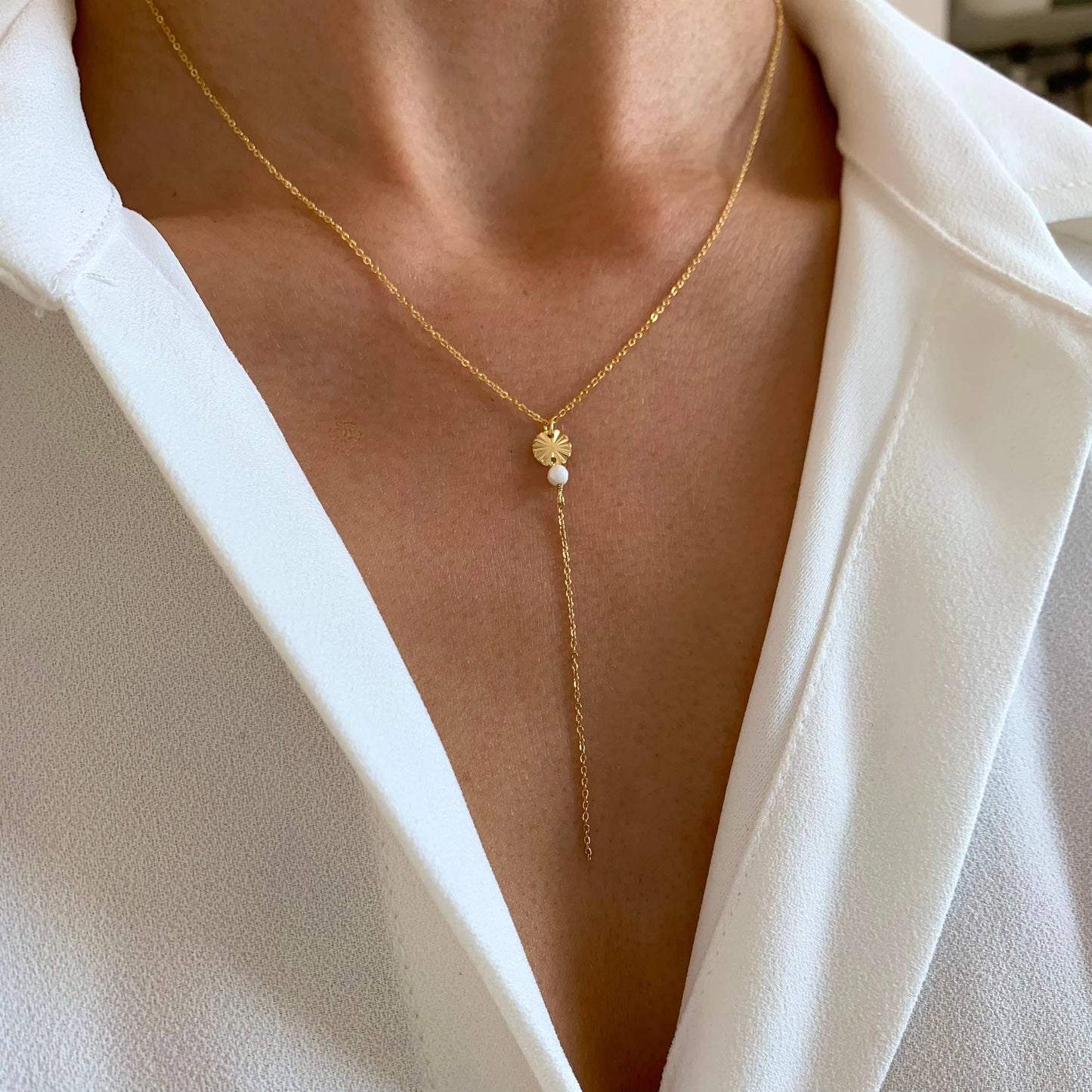 Collar fino, colgante de piedra blanca, medalla redonda