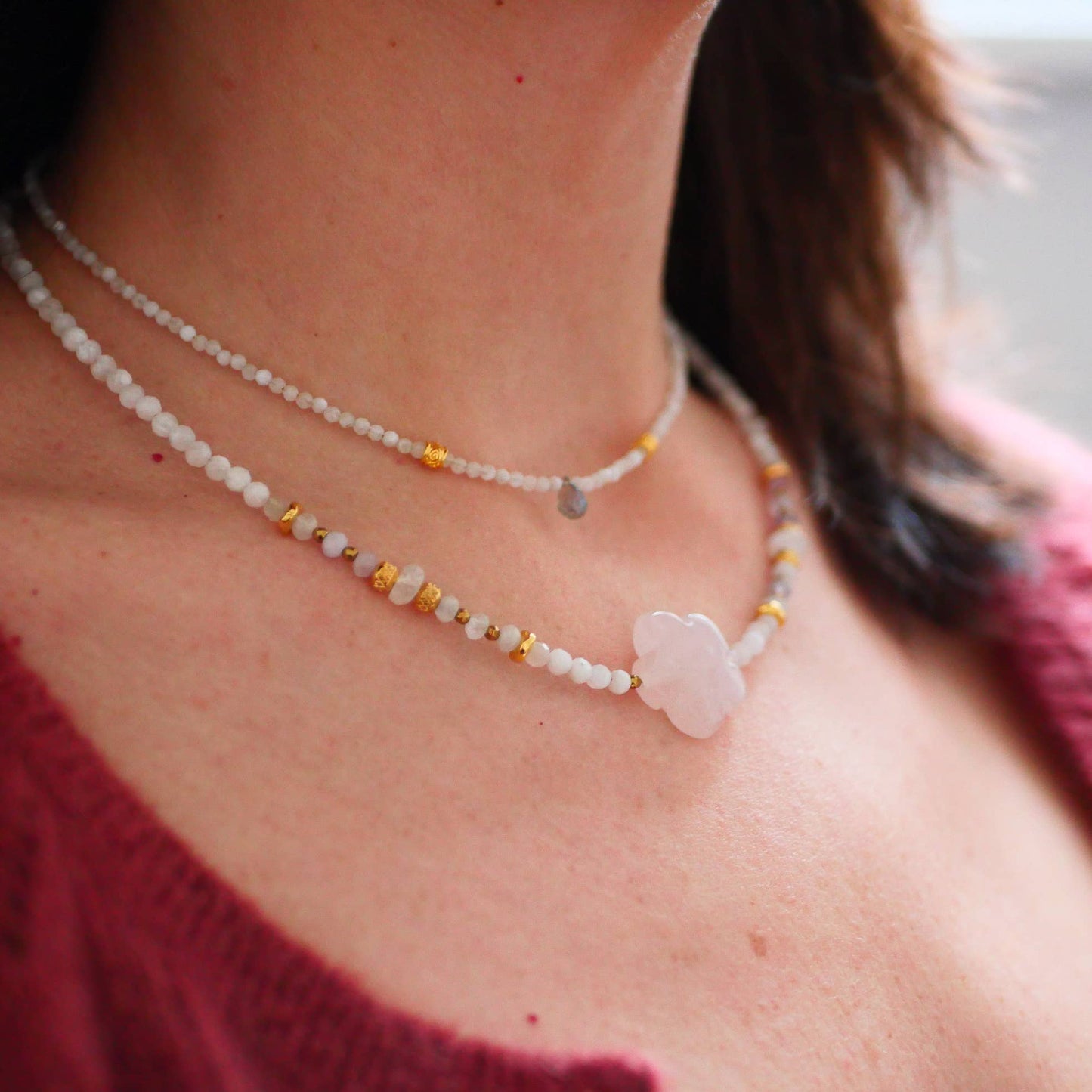 COLLAR CON PIEDRA LUNAR, CUARZO, ROSA, CAMELIA
