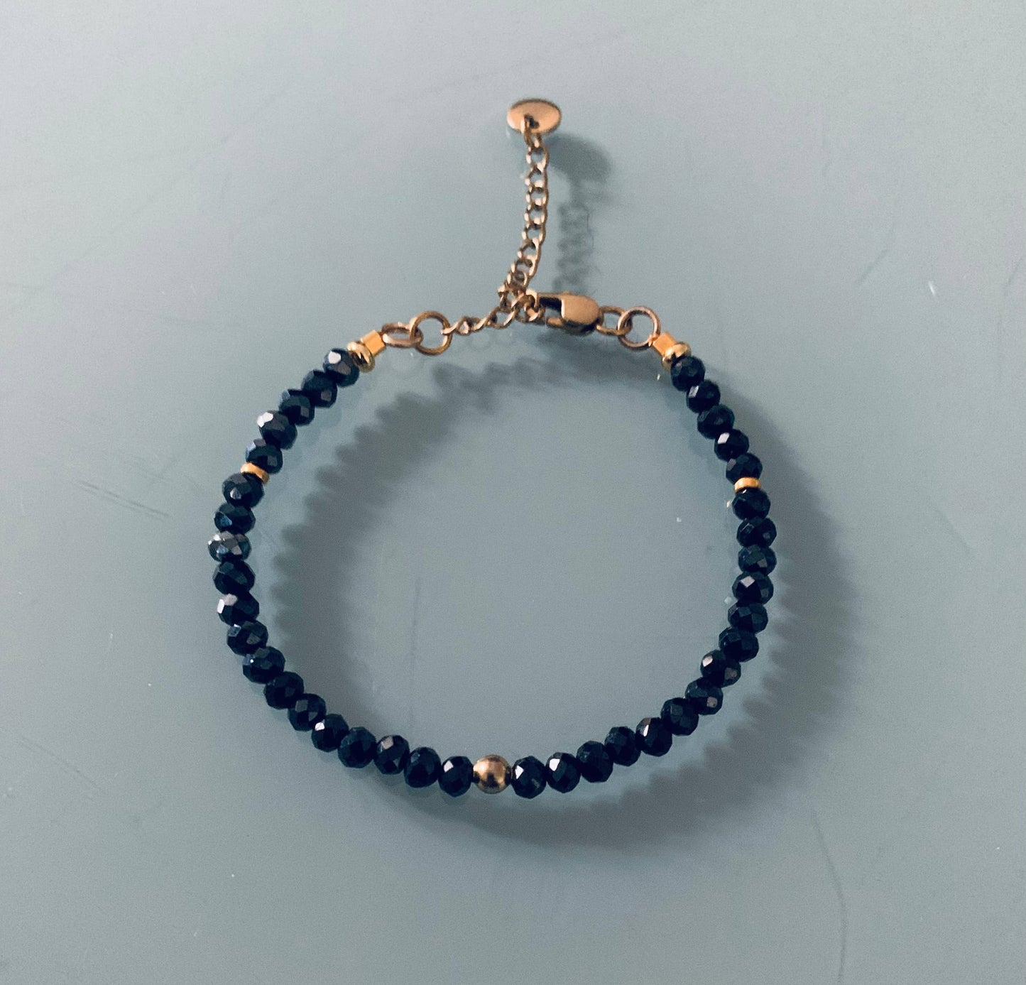 Pulsera de perlas azul medianoche