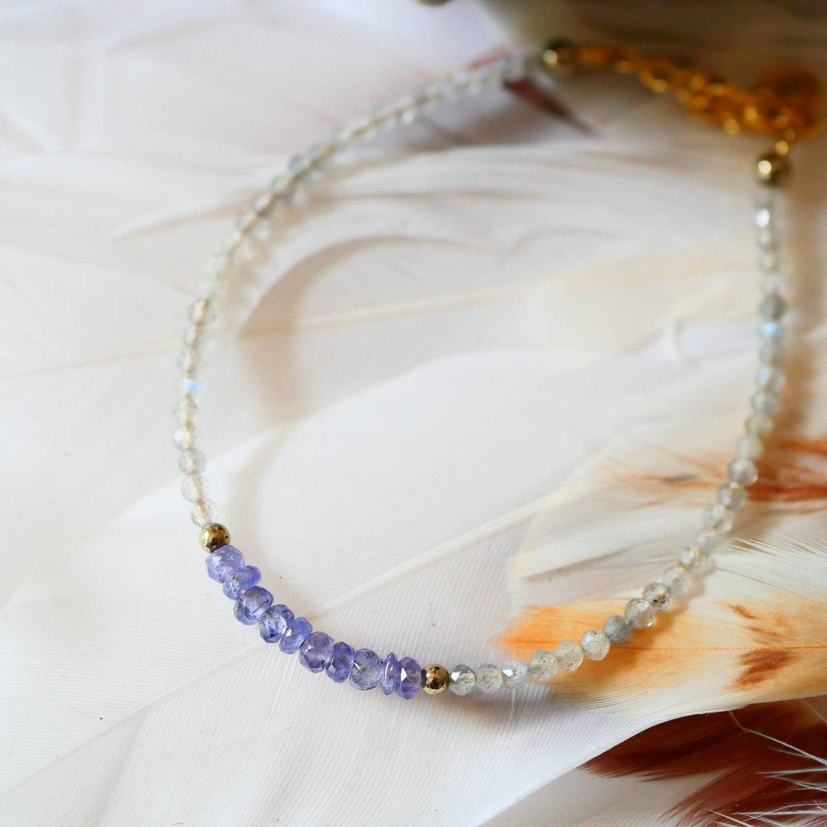 PULSERA KALPITA – TANZANITA Y LABRADORITA