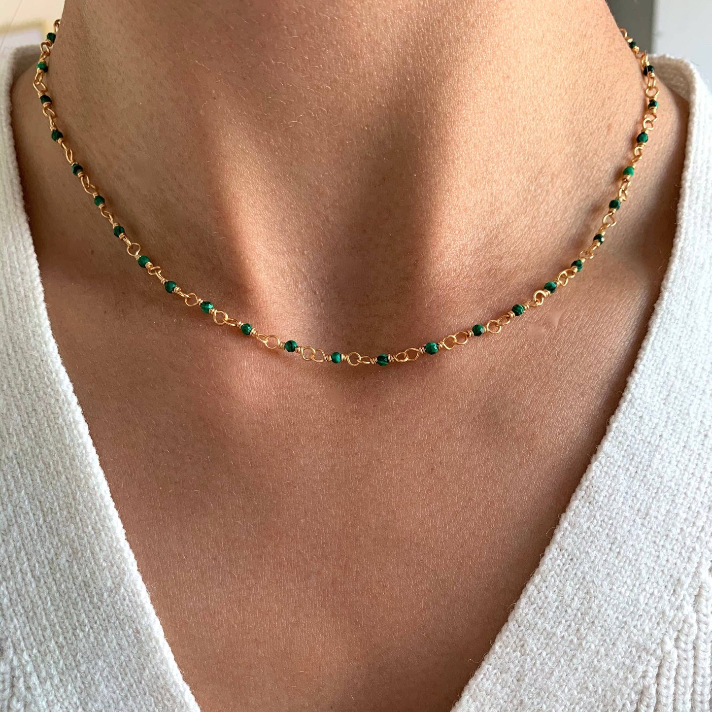 Collar de acero con piedra verde natural de malaquita