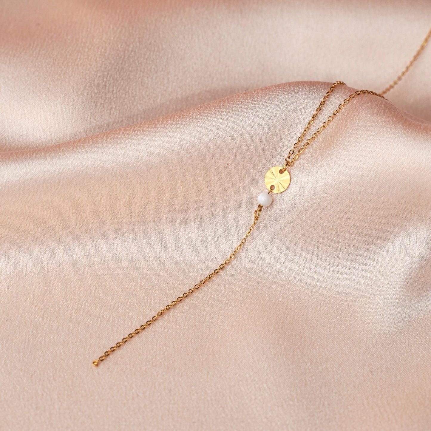 Collar fino, colgante de piedra blanca, medalla redonda