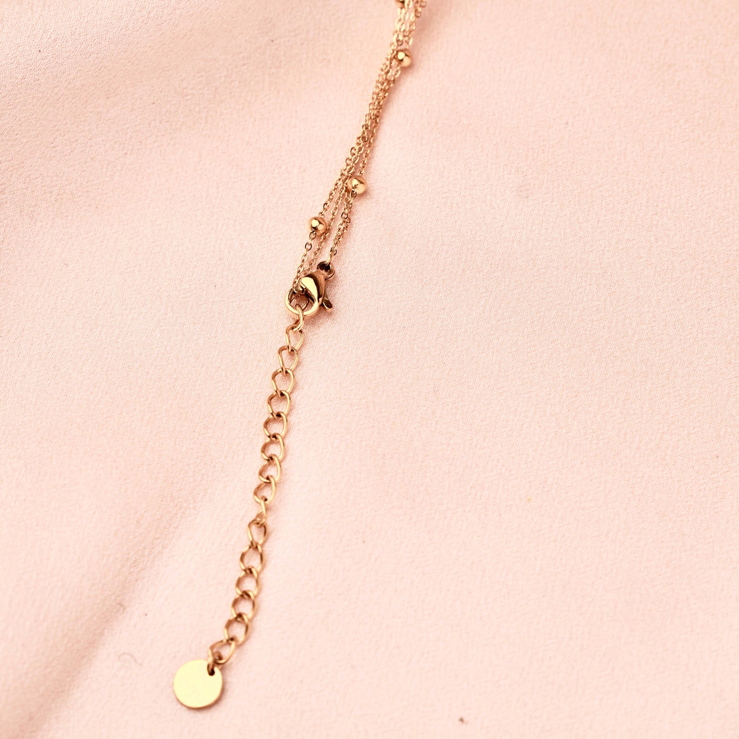 Collar fino de piedra natural cuarzo rosa o rubí de doble hilera