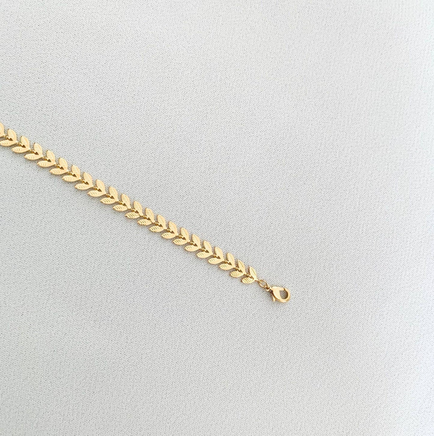 Pulsera de cadena fina de laurel chapada en oro para mujer