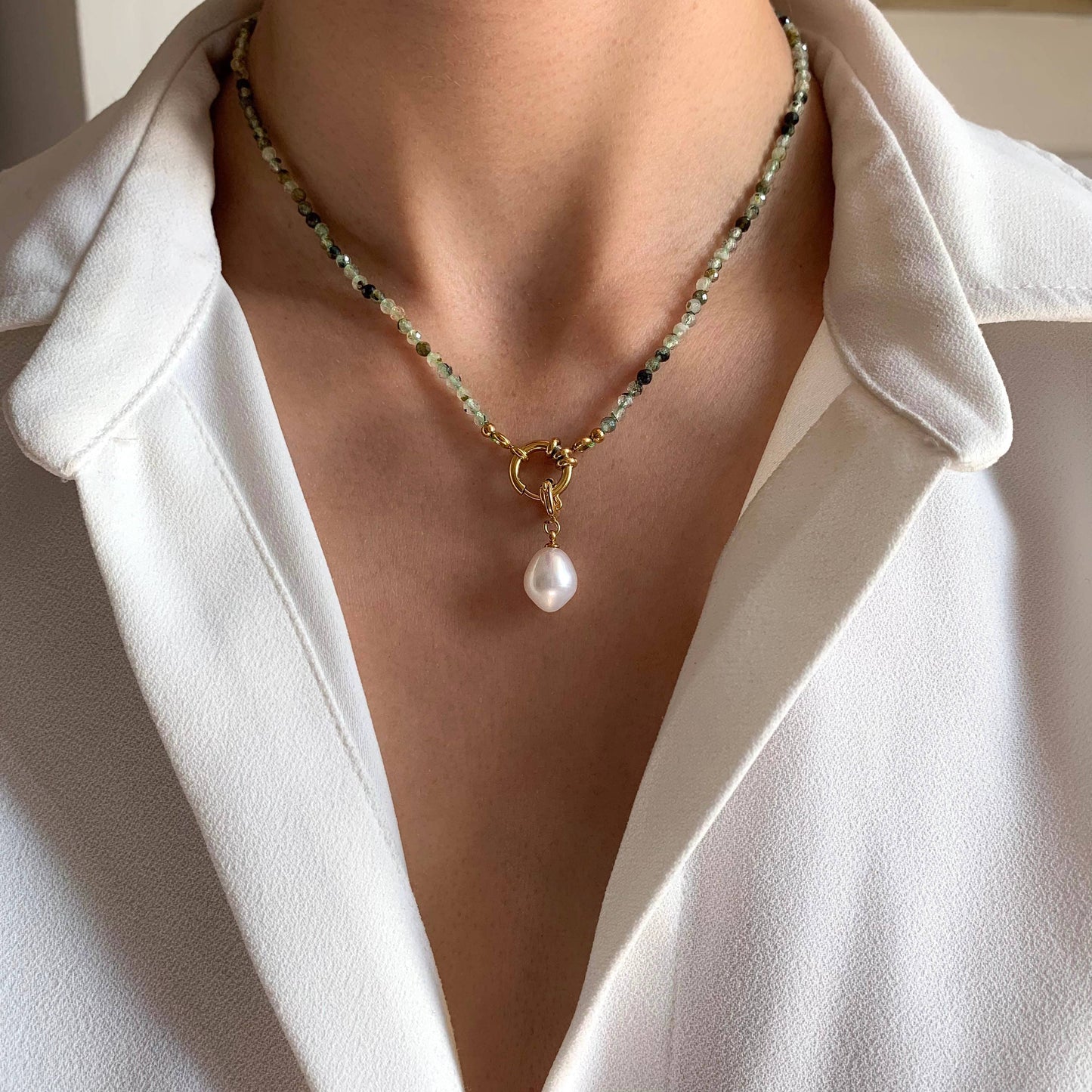 Collar de piedra natural prehnita y perla de agua dulce