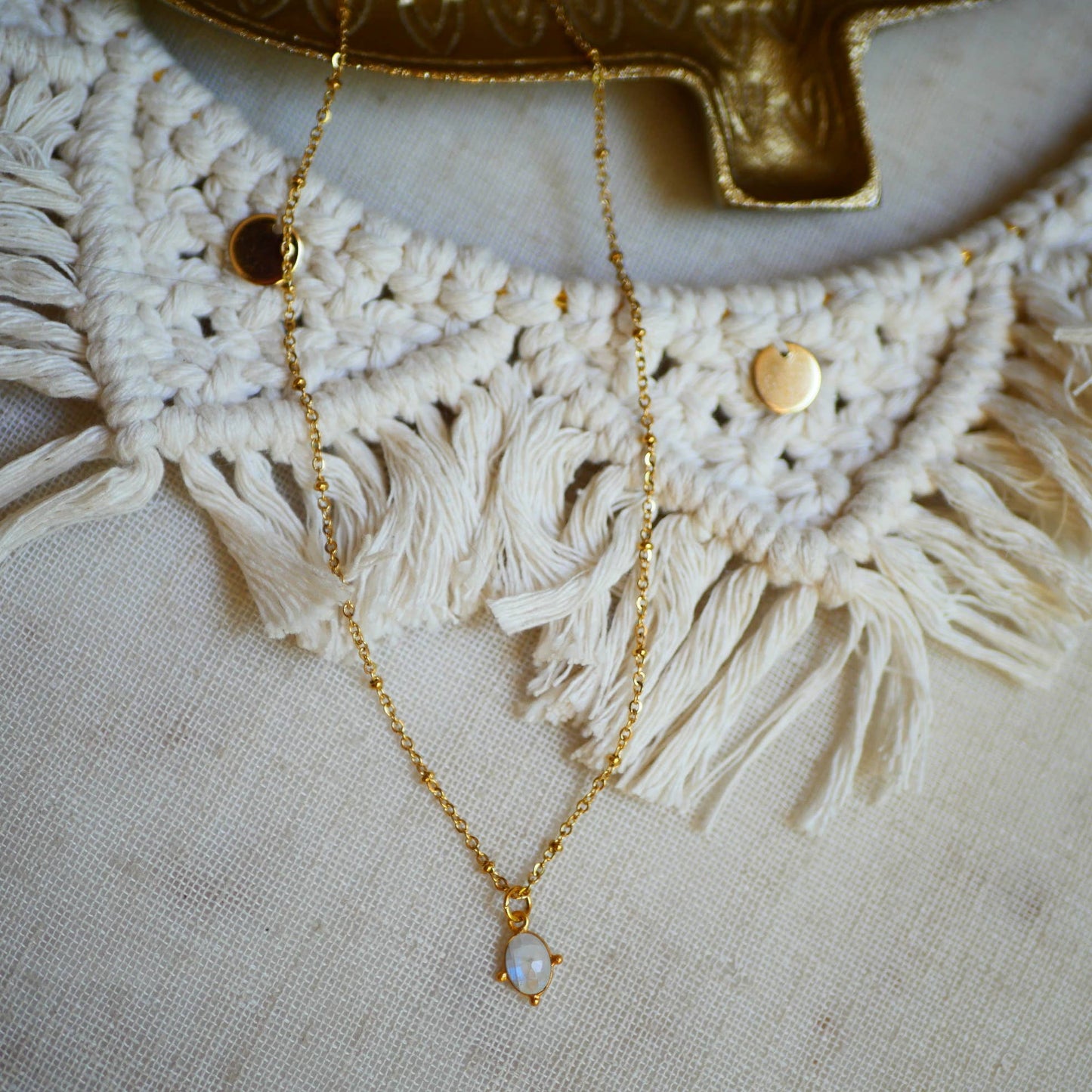 COLLAR PRAYAN DE APATITA O PIEDRA LUNAR