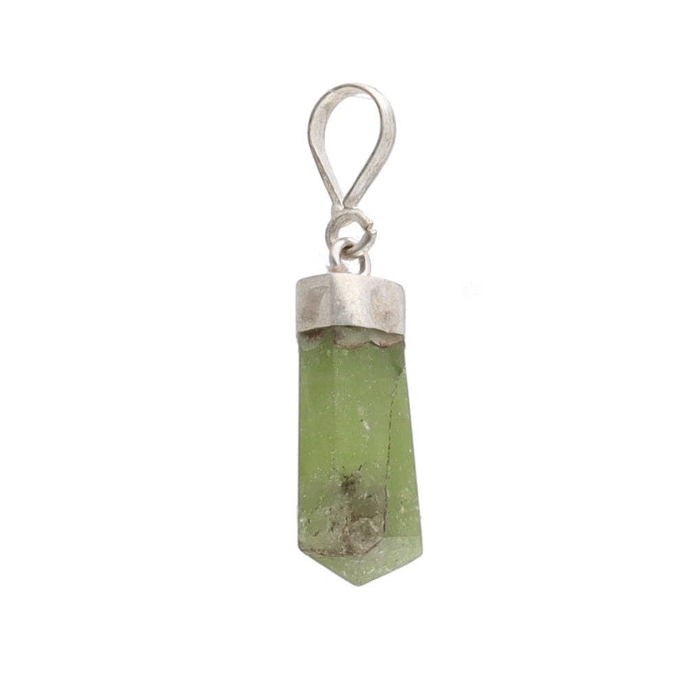 Colgante Punta Pulida de Peridoto en Plata de Ley 925