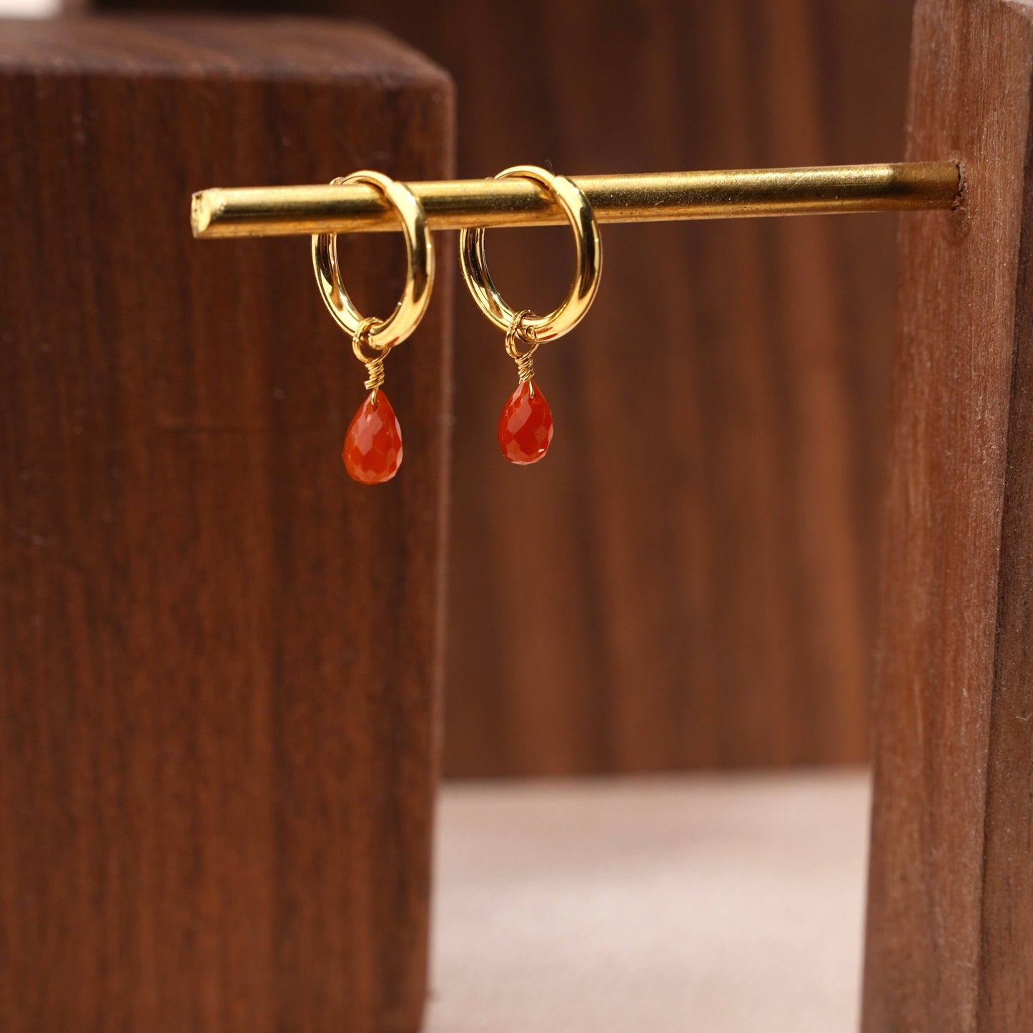 Pendientes de acero mini aros con gota roja