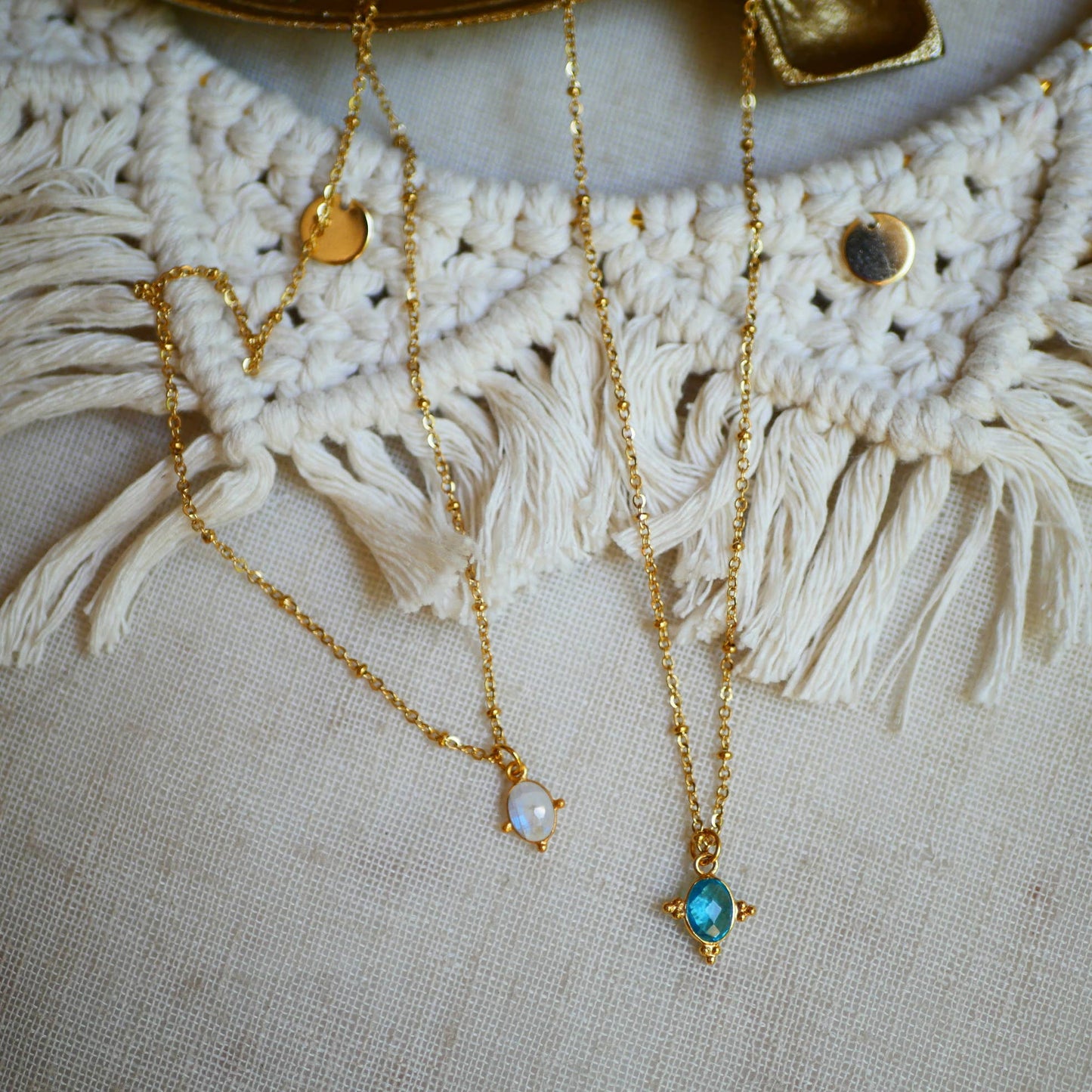 COLLAR PRAYAN DE APATITA O PIEDRA LUNAR
