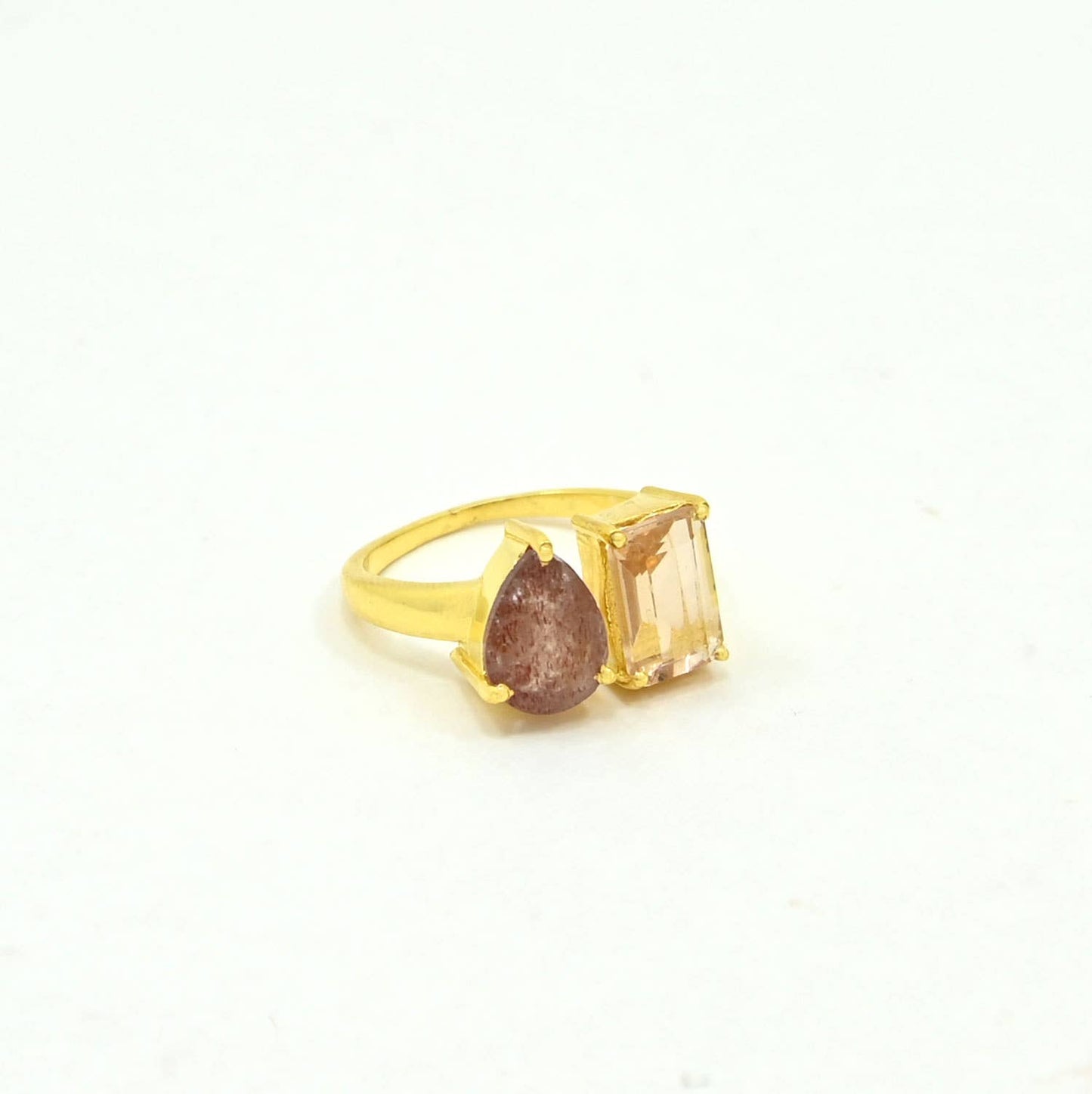 Anillo Harriet de plata bañado en oro - Morganita y Cuarzo Fresa.