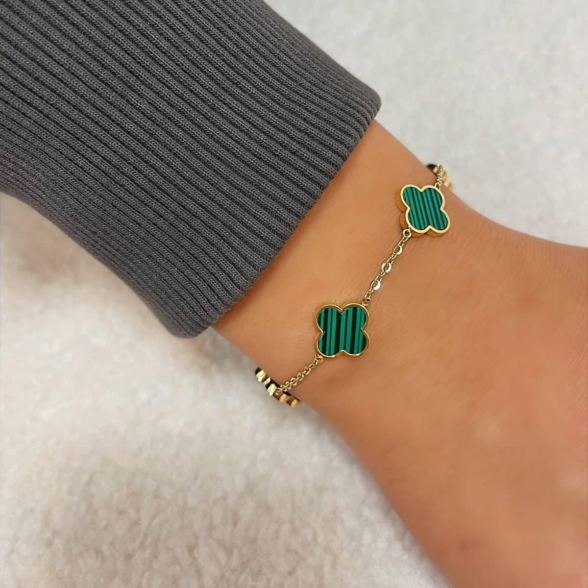 Pulsera Clover Green | bañada en oro de 18 quilates