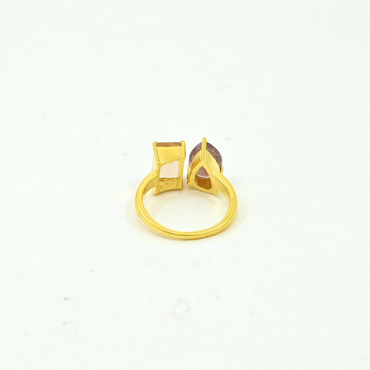 Anillo Harriet de plata bañado en oro - Morganita y Cuarzo Fresa.