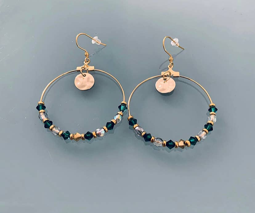 Pendientes bohemios con borlas y perlas verdes