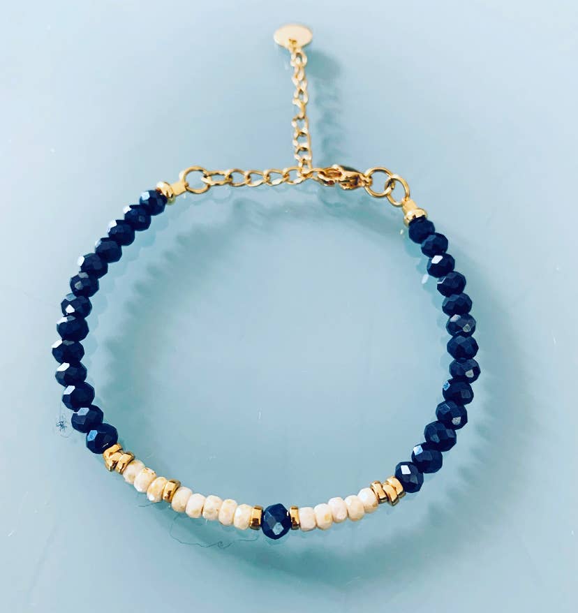 Pulsera de perlas azules y marfil