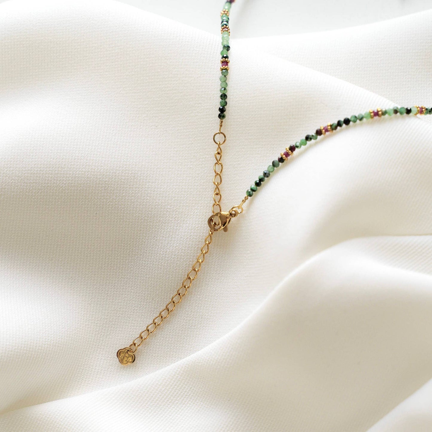 Collar de piedra natural con cuentas de Rubí Zoisita verde