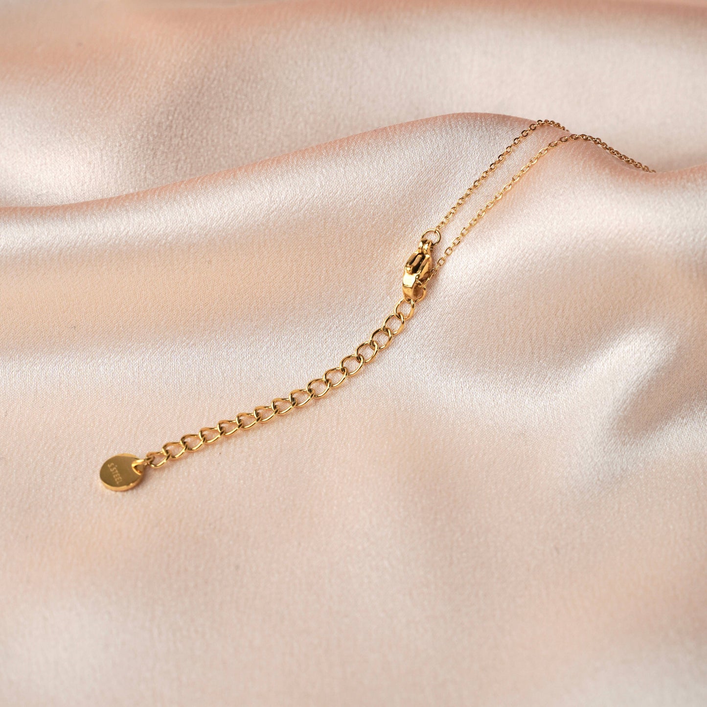 Collar fino, colgante de piedra blanca, medalla redonda