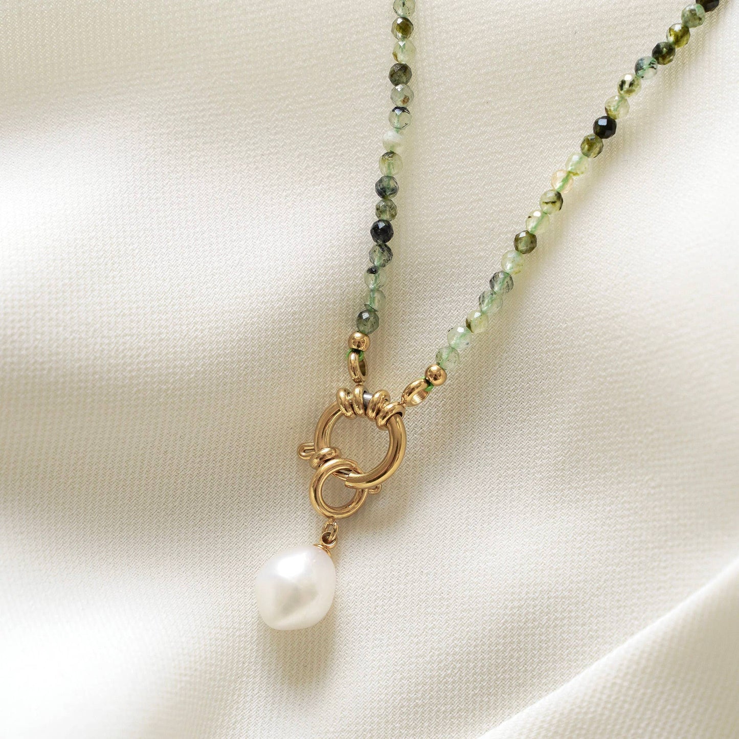 Collar de piedra natural prehnita y perla de agua dulce