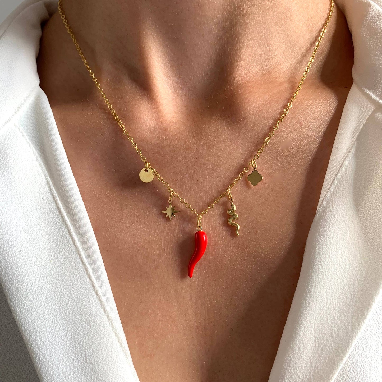 Collar con colgantes