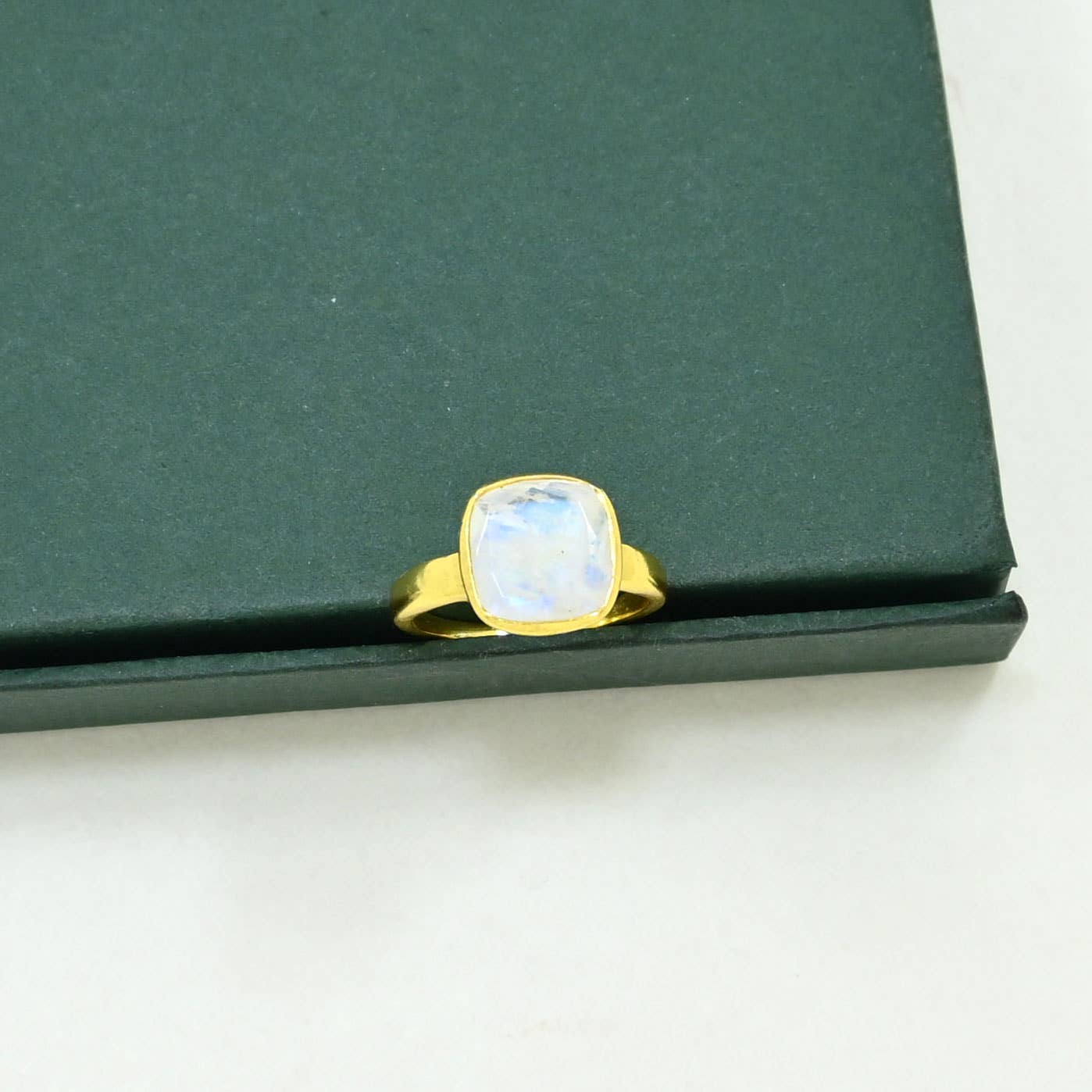 Anillo Lavinia de Plata Bañada en Oro - Piedra Lunar