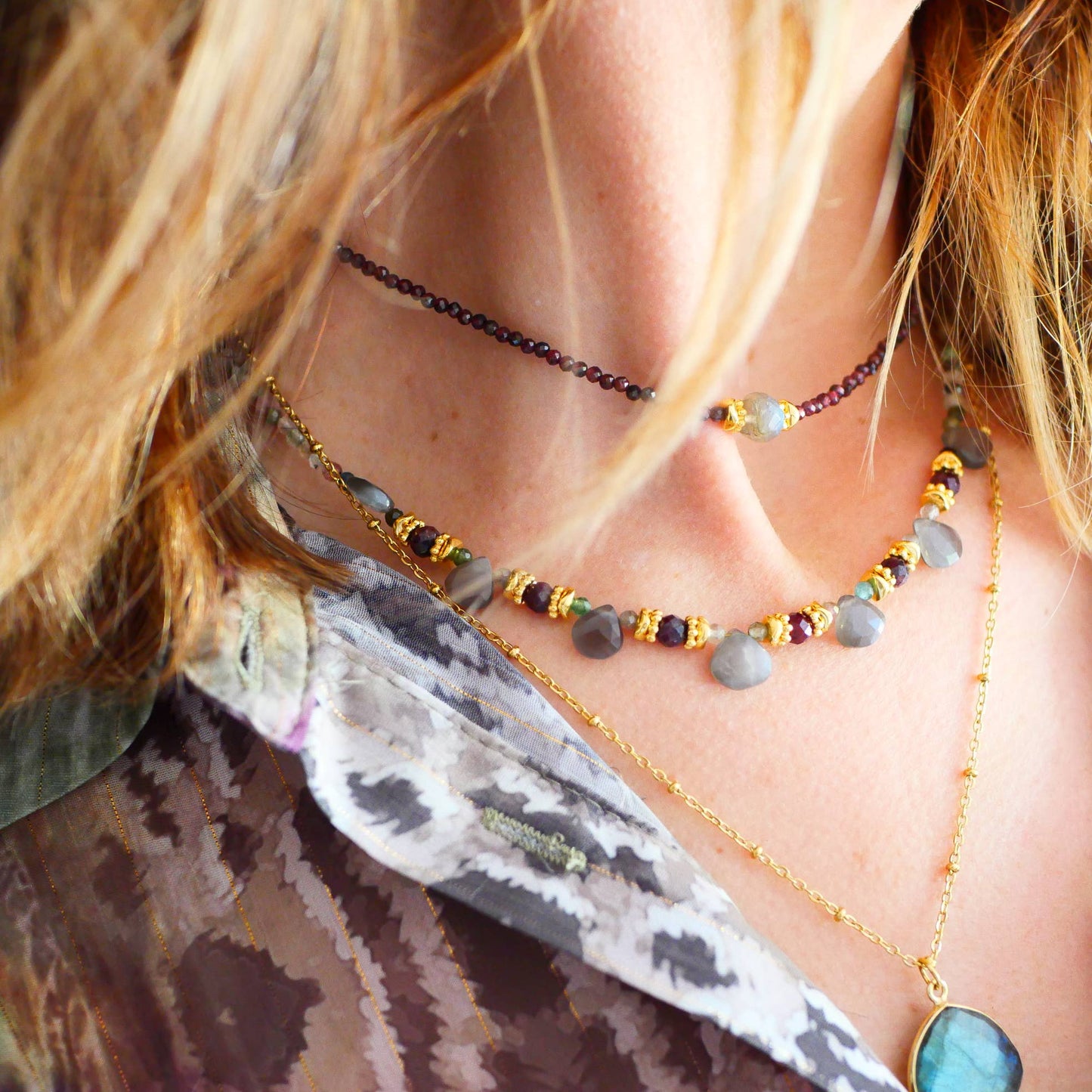 COLLAR BHAIRAVI TURMALINA GRIS PIEDRA LUNAR