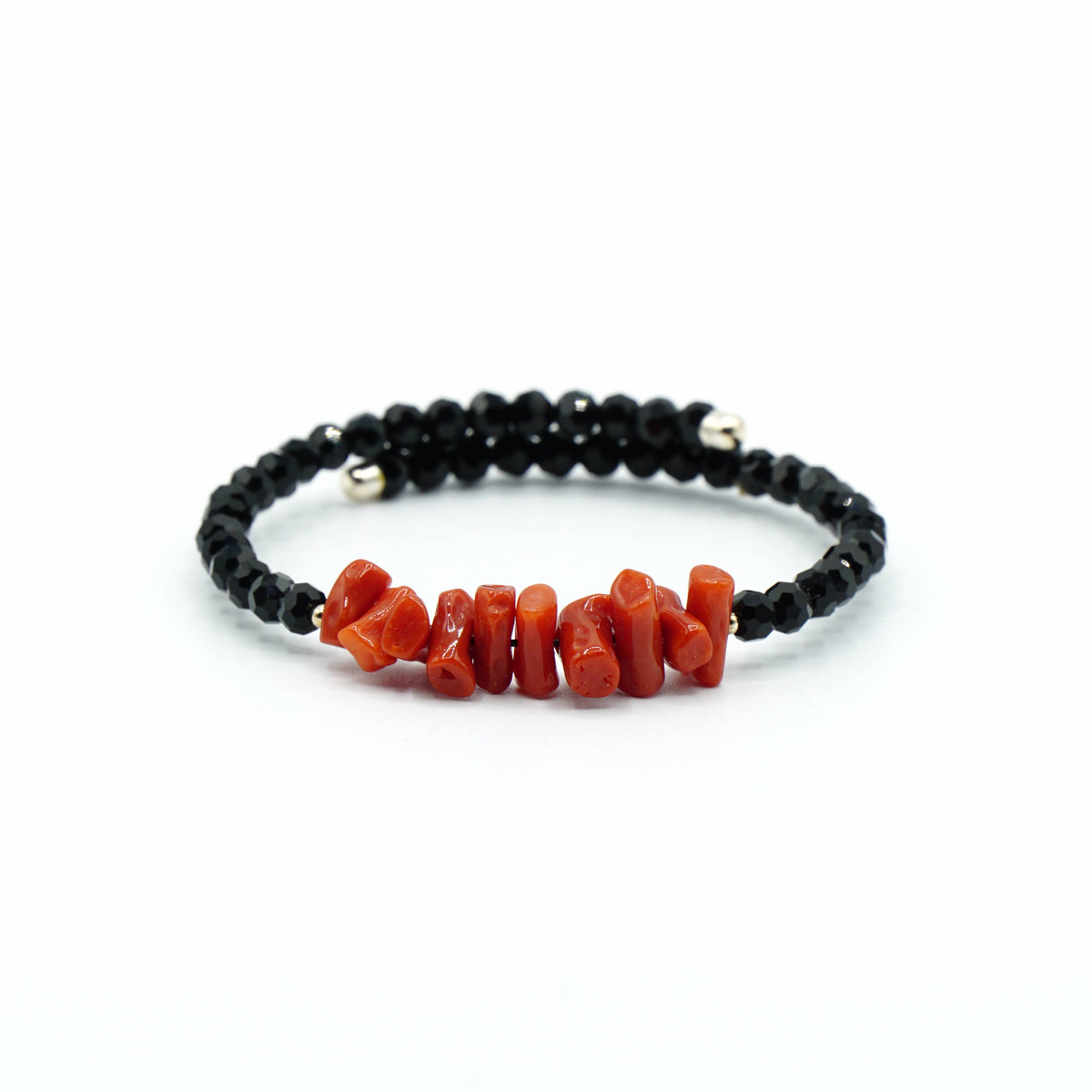 Pulsera de Coral y Onix Negro. Plata. Hecho a mano.