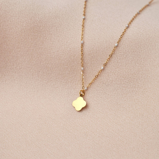Collar Trébol de la Suerte con Cadena de Bolitas en Acero Inoxidable