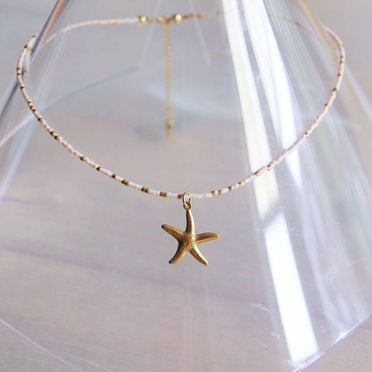 Collar Miyuki con estrella de mar — nude/dorado