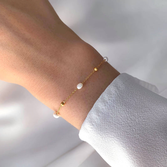 Pulsera fina de perlas de agua dulce