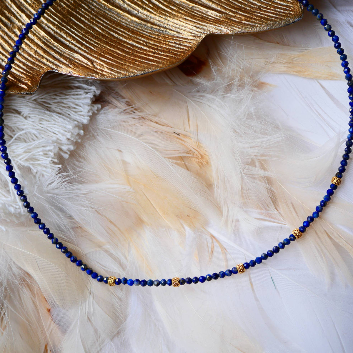 Collar PUNARJANM - lapislázuli, rubí, amazonita