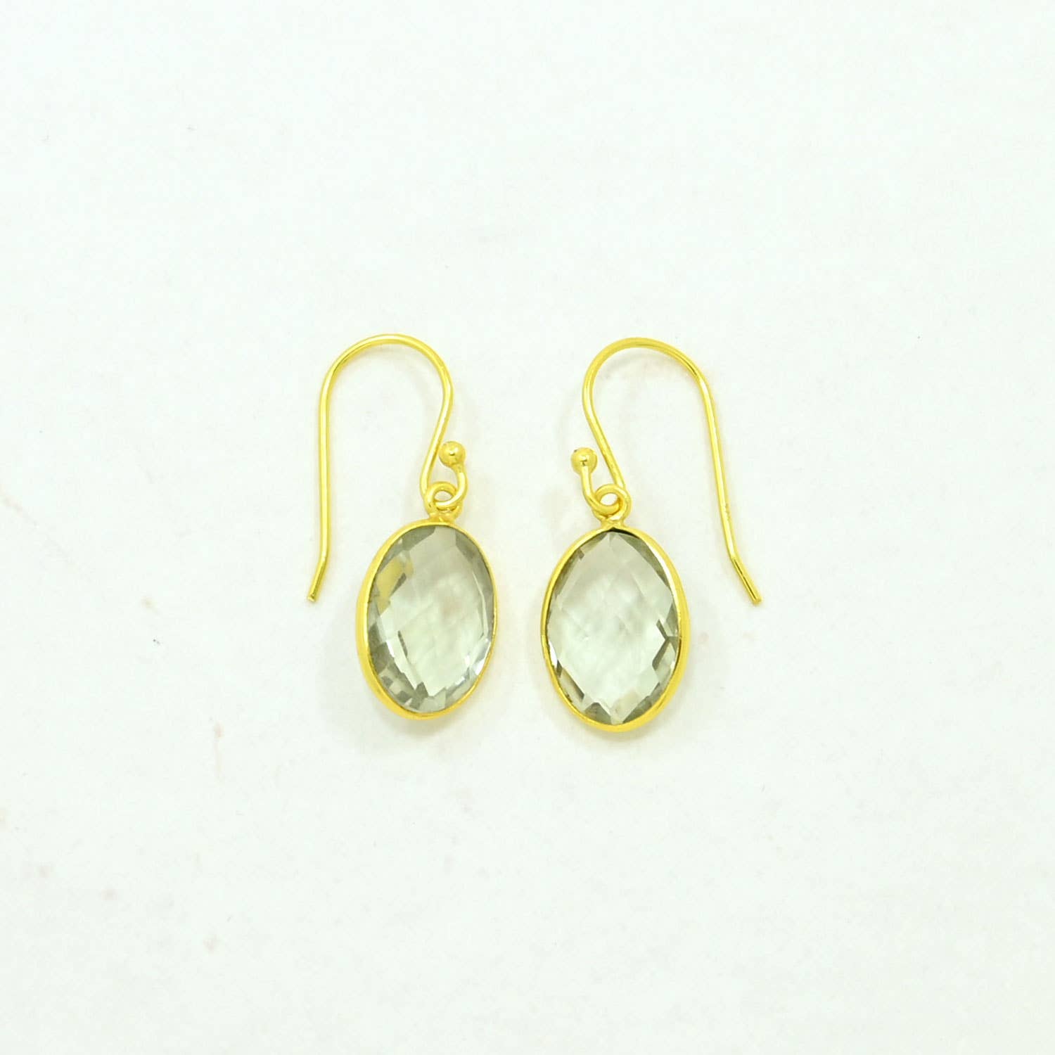 Pendiente de Gema Ovalada en Plata bañada en Oro - Amatista Verde