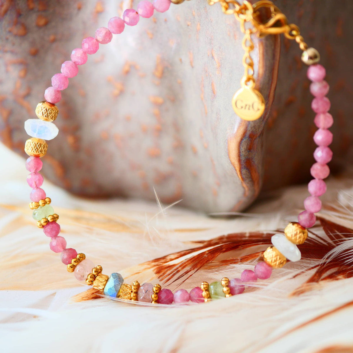 Pulsera Pallav de Turmalina Rosa, Piedra Luna Arcoíris y Turmalina Verde