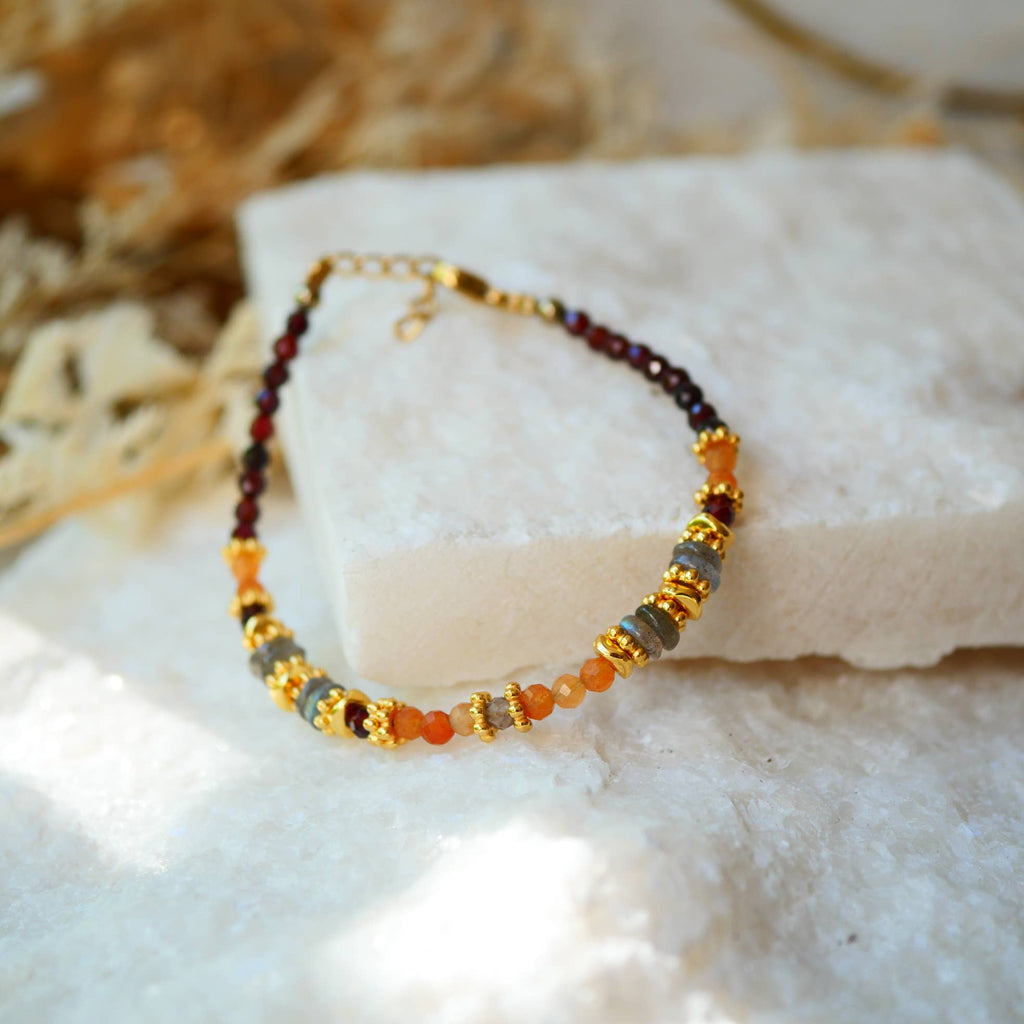 PULSERA NIRNAAN GRANATE