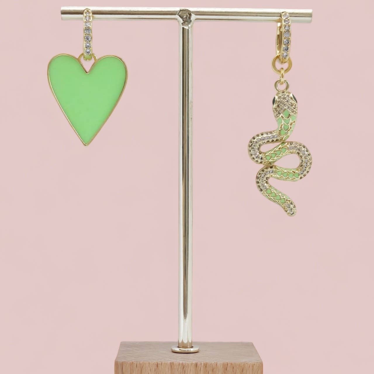 Pendientes de aro con forma de serpiente verde
