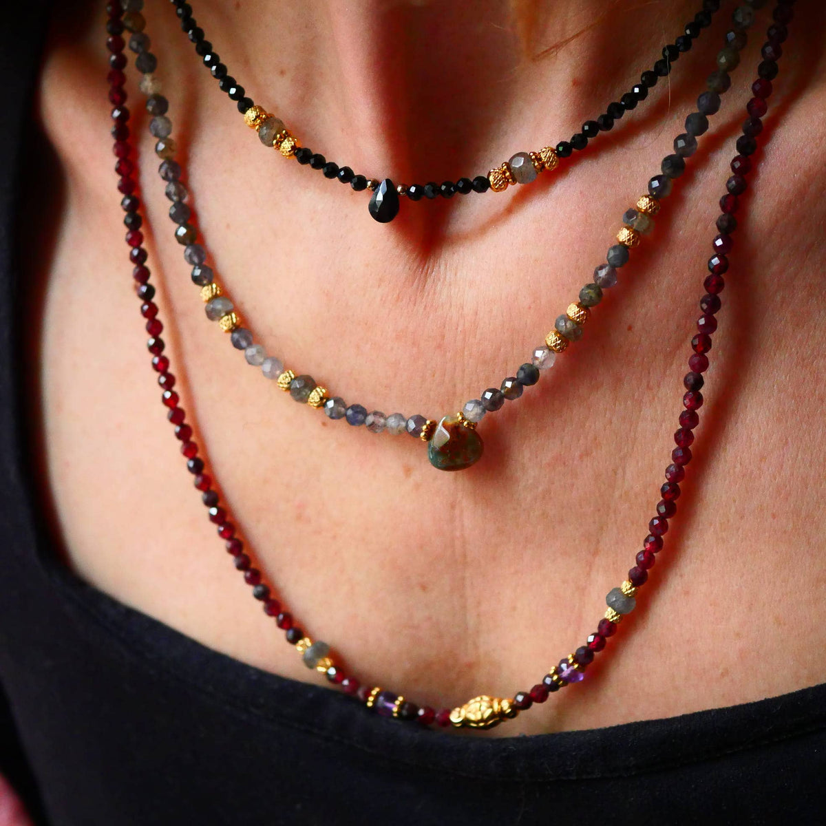 Collar Kala Raksha - Espinela Negra, Ónix, Labradorita