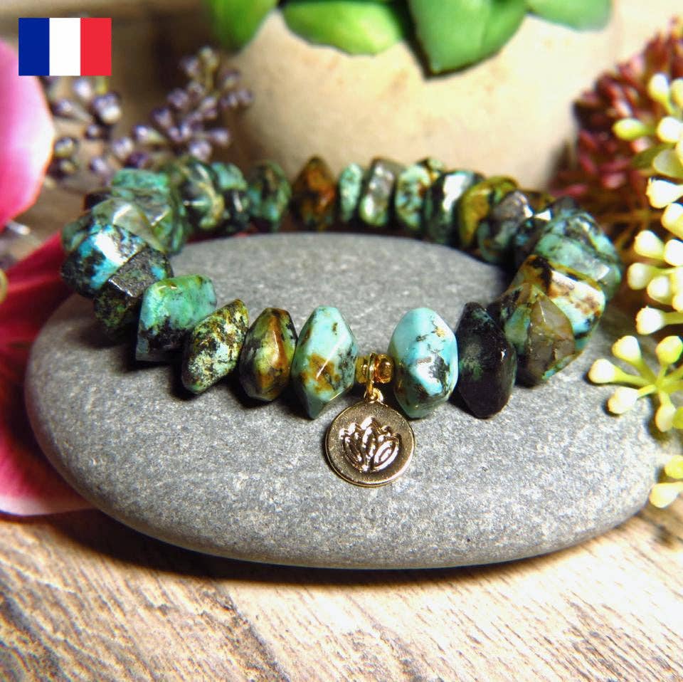 Pulsera chapada en oro con piedras turquesas africanas