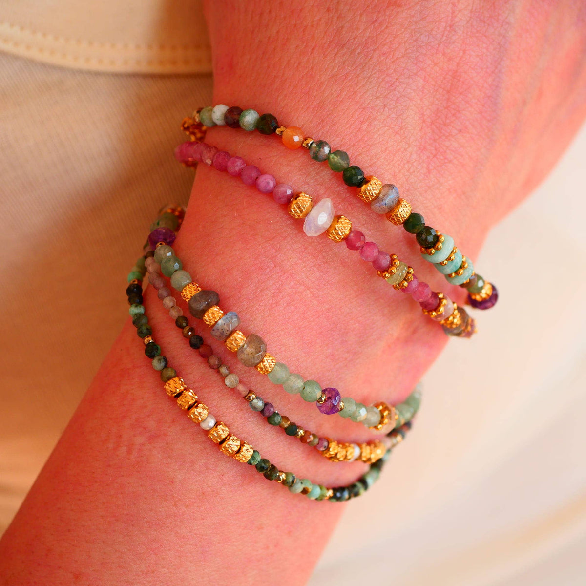 Pulsera Pallav de Turmalina Rosa, Piedra Luna Arcoíris y Turmalina Verde