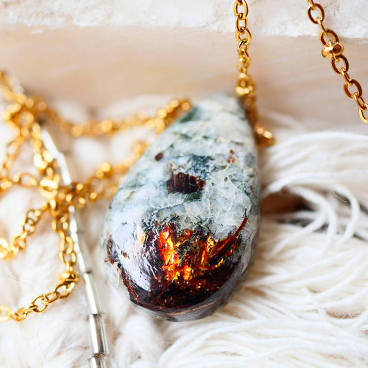 Collar CHAITANA - Astrophyllite
